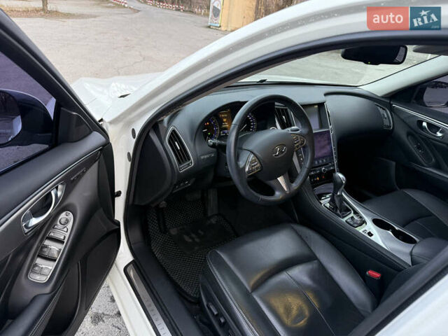 Белый Инфинити Q50, объемом двигателя 2.2 л и пробегом 104 тыс. км за 14500 $, фото 2 на Automoto.ua