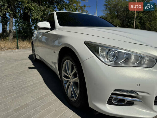 Белый Инфинити Q50, объемом двигателя 2.14 л и пробегом 250 тыс. км за 14500 $, фото 12 на Automoto.ua