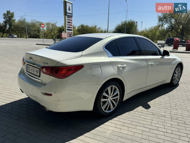 Белый Инфинити Q50, объемом двигателя 2.14 л и пробегом 250 тыс. км за 14500 $, фото 6 на Automoto.ua