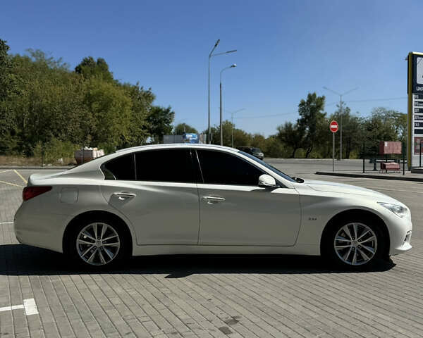 Белый Инфинити Q50, объемом двигателя 2.14 л и пробегом 250 тыс. км за 14500 $, фото 8 на Automoto.ua