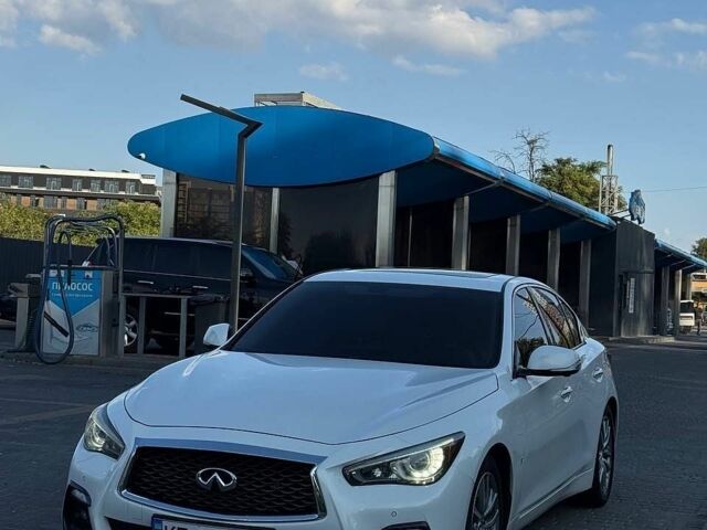 Белый Инфинити Q50, объемом двигателя 3.7 л и пробегом 192 тыс. км за 12400 $, фото 3 на Automoto.ua