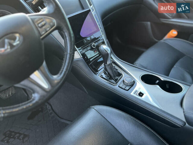 Белый Инфинити Q50, объемом двигателя 1.99 л и пробегом 118 тыс. км за 14500 $, фото 3 на Automoto.ua