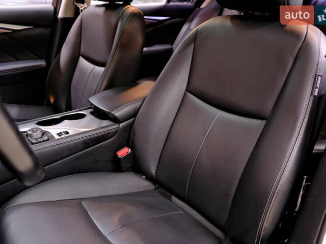 Белый Инфинити Q50, объемом двигателя 2.2 л и пробегом 150 тыс. км за 13900 $, фото 28 на Automoto.ua