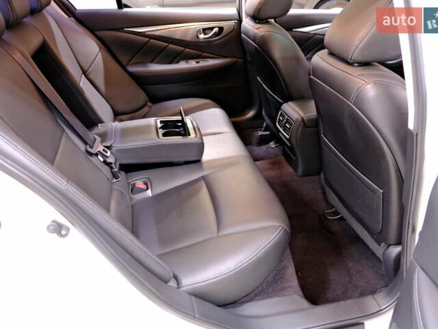 Белый Инфинити Q50, объемом двигателя 2.2 л и пробегом 150 тыс. км за 13900 $, фото 39 на Automoto.ua