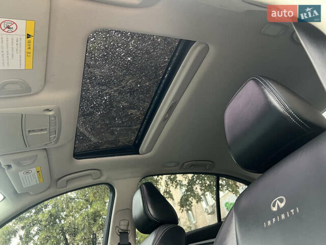 Белый Инфинити Q50, объемом двигателя 2.14 л и пробегом 200 тыс. км за 14000 $, фото 14 на Automoto.ua