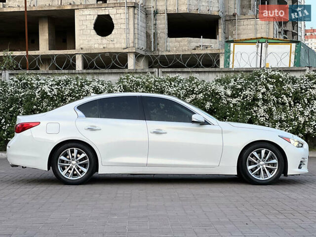 Белый Инфинити Q50, объемом двигателя 3.5 л и пробегом 135 тыс. км за 16900 $, фото 7 на Automoto.ua