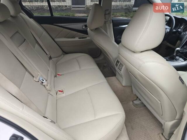 Белый Инфинити Q50, объемом двигателя 3.7 л и пробегом 124 тыс. км за 15500 $, фото 30 на Automoto.ua