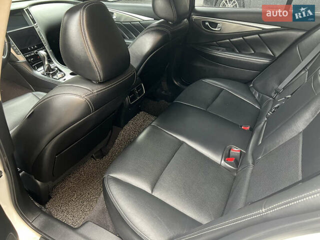 Белый Инфинити Q50, объемом двигателя 2.14 л и пробегом 200 тыс. км за 14000 $, фото 10 на Automoto.ua