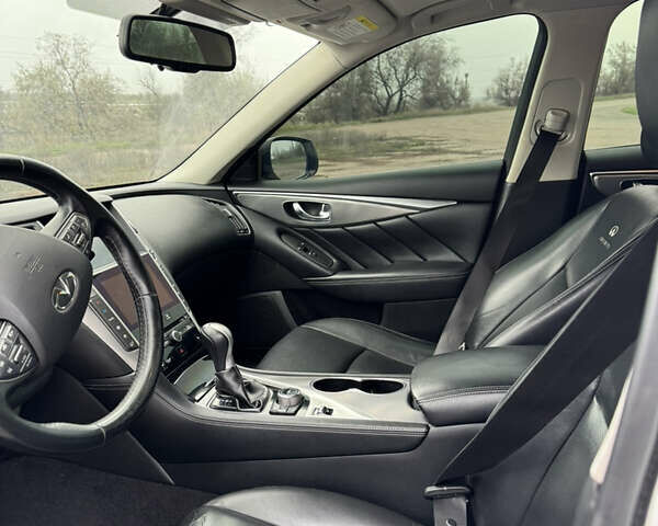 Білий Інфініті Q50, об'ємом двигуна 2.14 л та пробігом 225 тис. км за 13333 $, фото 9 на Automoto.ua