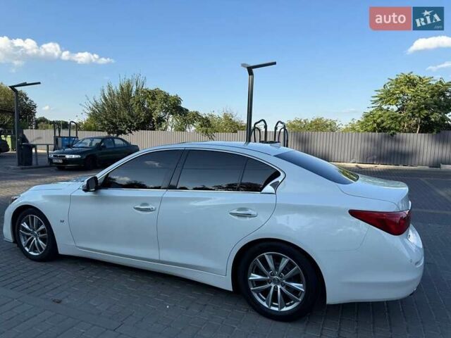 Белый Инфинити Q50, объемом двигателя 3.7 л и пробегом 185 тыс. км за 14300 $, фото 2 на Automoto.ua