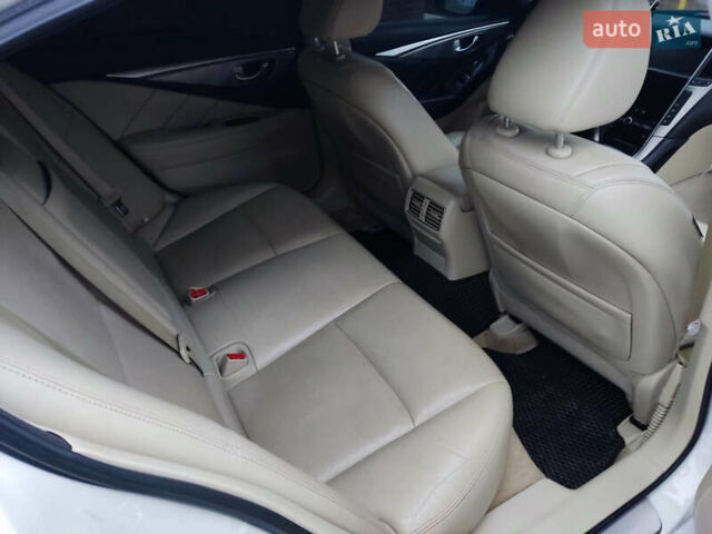 Белый Инфинити Q50, объемом двигателя 3.7 л и пробегом 172 тыс. км за 13499 $, фото 11 на Automoto.ua