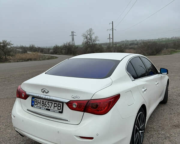 Білий Інфініті Q50, об'ємом двигуна 2.14 л та пробігом 225 тис. км за 13333 $, фото 6 на Automoto.ua