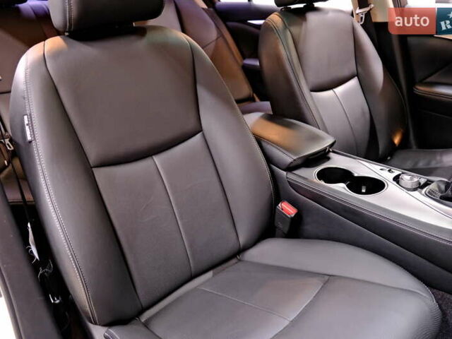 Белый Инфинити Q50, объемом двигателя 2.2 л и пробегом 150 тыс. км за 13900 $, фото 44 на Automoto.ua