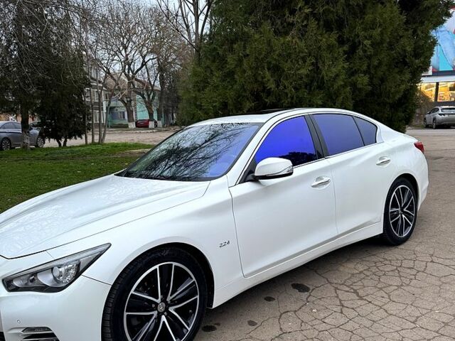 Белый Инфинити Q50, объемом двигателя 2.1 л и пробегом 220 тыс. км за 12999 $, фото 8 на Automoto.ua