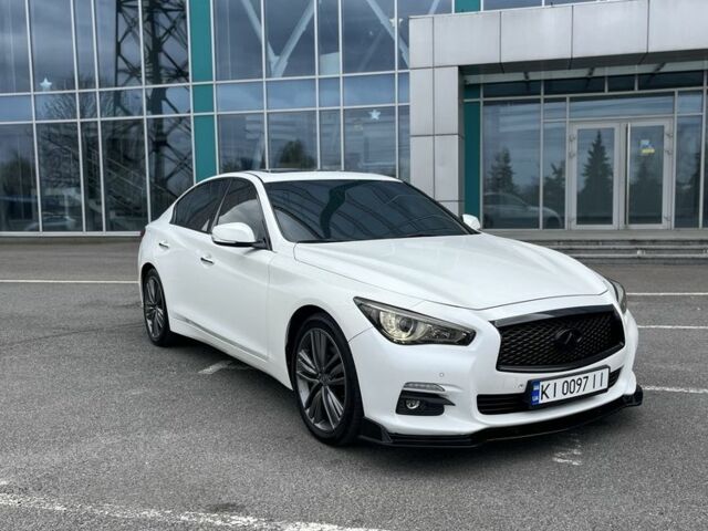 Белый Инфинити Q50, объемом двигателя 2.1 л и пробегом 140 тыс. км за 14700 $, фото 1 на Automoto.ua