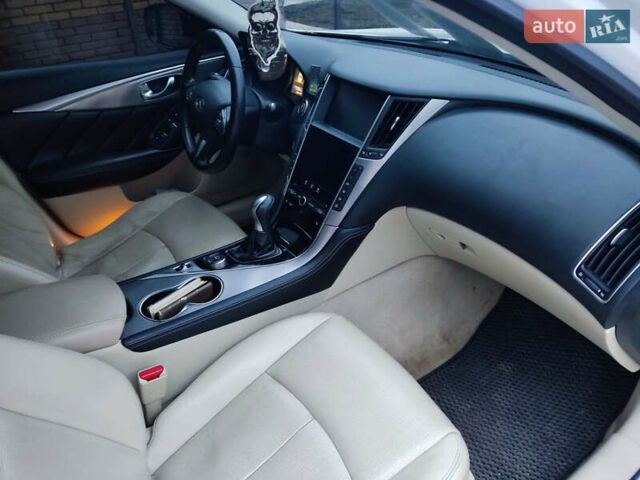 Белый Инфинити Q50, объемом двигателя 3.7 л и пробегом 172 тыс. км за 13499 $, фото 12 на Automoto.ua