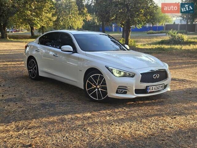 Белый Инфинити Q50, объемом двигателя 2.1 л и пробегом 280 тыс. км за 13500 $, фото 7 на Automoto.ua