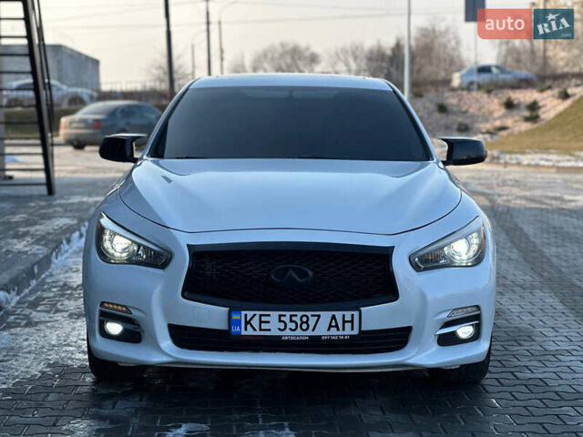 Білий Інфініті Q50, об'ємом двигуна 3.7 л та пробігом 133 тис. км за 15900 $, фото 1 на Automoto.ua