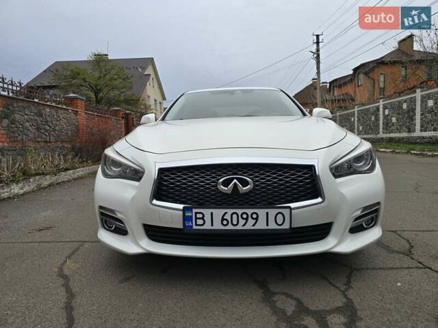 Белый Инфинити Q50, объемом двигателя 3.7 л и пробегом 124 тыс. км за 15500 $, фото 4 на Automoto.ua
