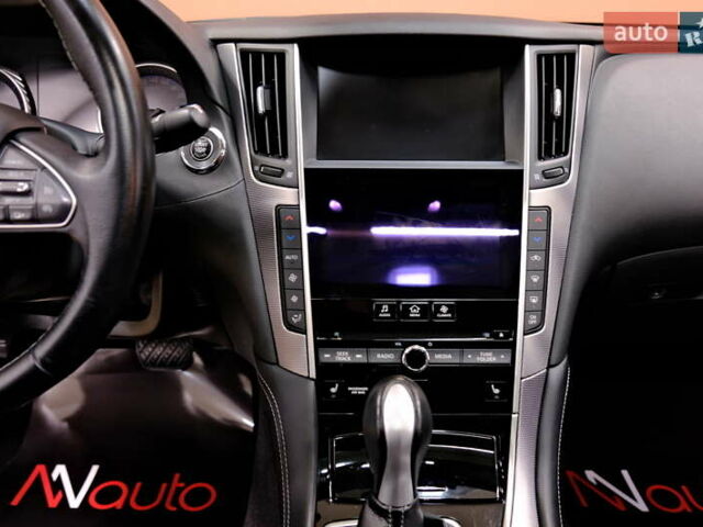 Белый Инфинити Q50, объемом двигателя 2.2 л и пробегом 150 тыс. км за 13900 $, фото 18 на Automoto.ua