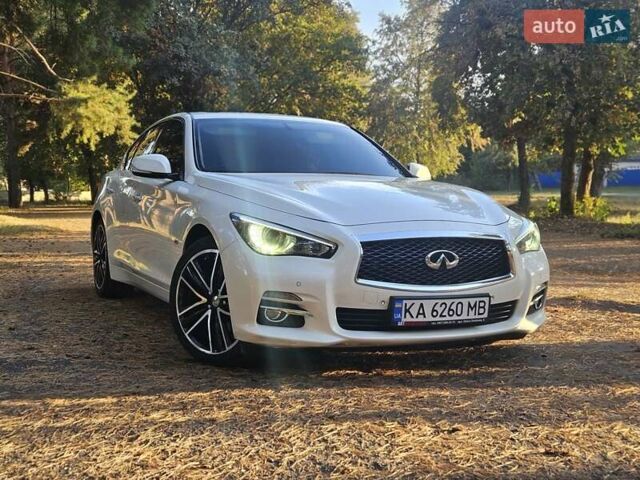 Белый Инфинити Q50, объемом двигателя 2.1 л и пробегом 280 тыс. км за 13500 $, фото 5 на Automoto.ua