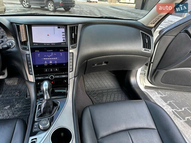 Білий Інфініті Q50, об'ємом двигуна 3.7 л та пробігом 133 тис. км за 15900 $, фото 15 на Automoto.ua