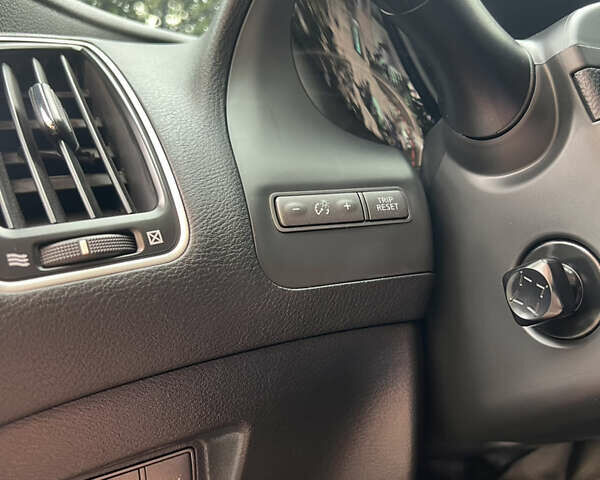 Белый Инфинити Q50, объемом двигателя 2.14 л и пробегом 200 тыс. км за 14000 $, фото 16 на Automoto.ua