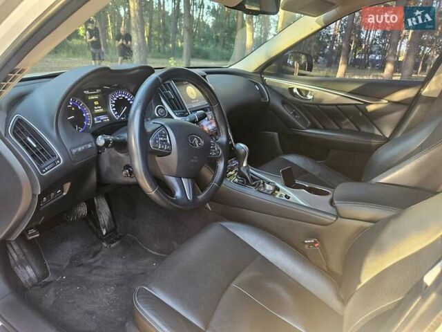 Белый Инфинити Q50, объемом двигателя 2.1 л и пробегом 280 тыс. км за 13500 $, фото 13 на Automoto.ua