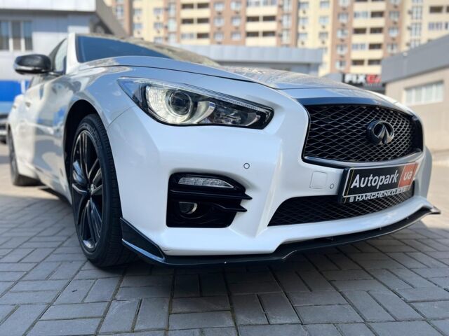 Білий Інфініті Q50, об'ємом двигуна 3.7 л та пробігом 112 тис. км за 17490 $, фото 9 на Automoto.ua