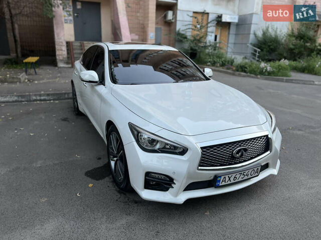 Белый Инфинити Q50, объемом двигателя 2.14 л и пробегом 200 тыс. км за 14000 $, фото 2 на Automoto.ua