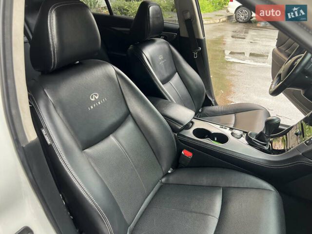 Белый Инфинити Q50, объемом двигателя 2.14 л и пробегом 200 тыс. км за 14000 $, фото 6 на Automoto.ua