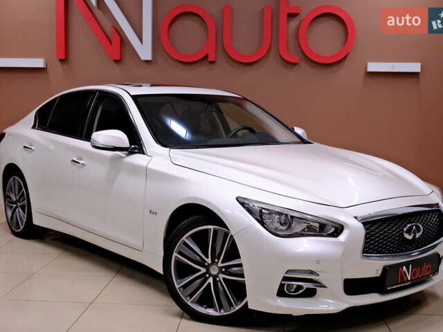 Белый Инфинити Q50, объемом двигателя 2.2 л и пробегом 150 тыс. км за 13900 $, фото 4 на Automoto.ua