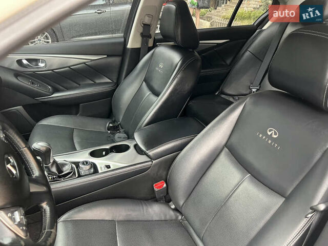 Белый Инфинити Q50, объемом двигателя 2.14 л и пробегом 200 тыс. км за 14000 $, фото 12 на Automoto.ua