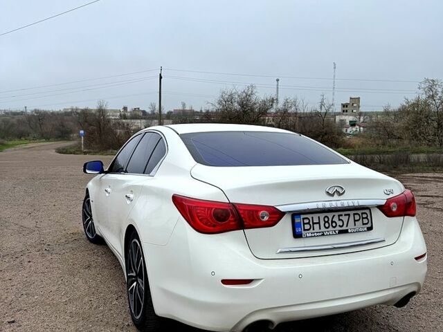 Белый Инфинити Q50, объемом двигателя 2.1 л и пробегом 220 тыс. км за 12999 $, фото 4 на Automoto.ua