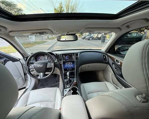 Белый Инфинити Q50, объемом двигателя 3.7 л и пробегом 185 тыс. км за 14300 $, фото 6 на Automoto.ua