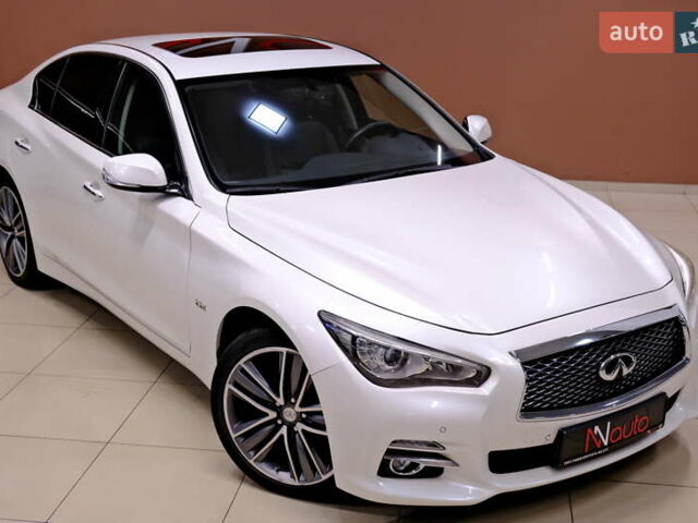 Белый Инфинити Q50, объемом двигателя 2.2 л и пробегом 150 тыс. км за 13900 $, фото 5 на Automoto.ua