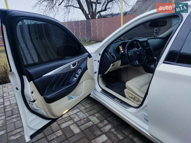 Белый Инфинити Q50, объемом двигателя 3.7 л и пробегом 172 тыс. км за 13499 $, фото 6 на Automoto.ua