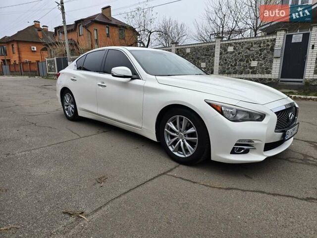 Белый Инфинити Q50, объемом двигателя 3.7 л и пробегом 124 тыс. км за 15500 $, фото 2 на Automoto.ua