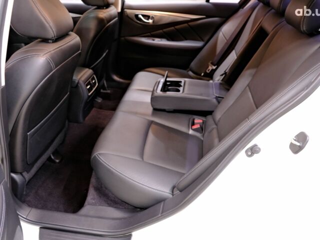 Белый Инфинити Q50, объемом двигателя 2.2 л и пробегом 150 тыс. км за 13900 $, фото 7 на Automoto.ua