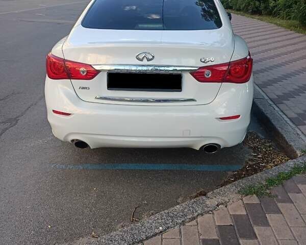 Белый Инфинити Q50, объемом двигателя 3.7 л и пробегом 84 тыс. км за 17200 $, фото 9 на Automoto.ua