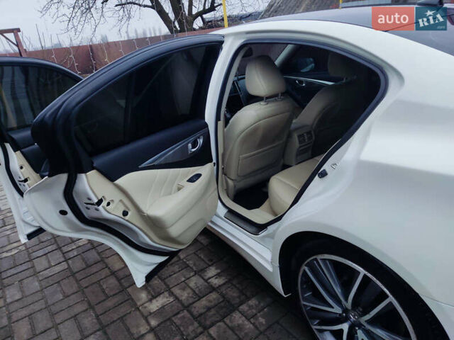 Белый Инфинити Q50, объемом двигателя 3.7 л и пробегом 172 тыс. км за 13499 $, фото 5 на Automoto.ua