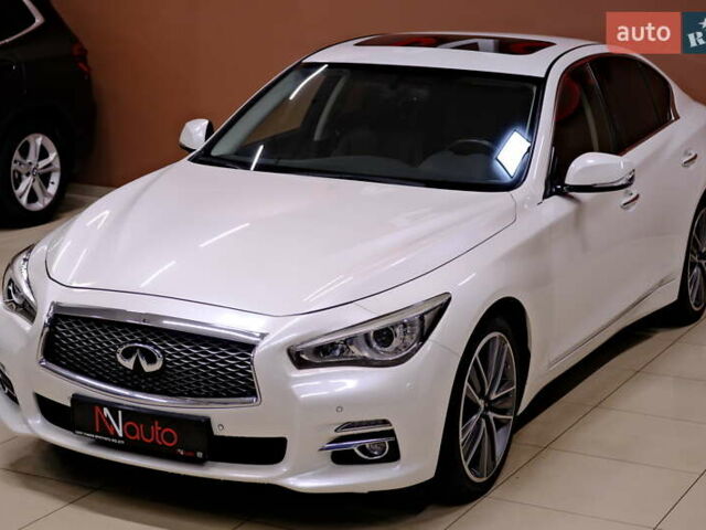 Белый Инфинити Q50, объемом двигателя 2.2 л и пробегом 150 тыс. км за 13900 $, фото 2 на Automoto.ua