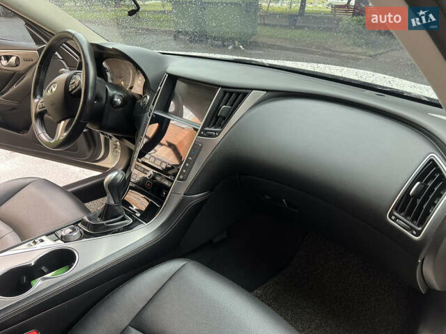 Белый Инфинити Q50, объемом двигателя 2.14 л и пробегом 200 тыс. км за 14000 $, фото 7 на Automoto.ua