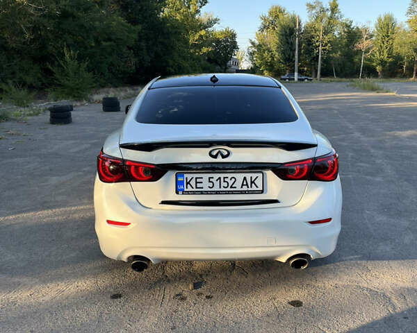 Белый Инфинити Q50, объемом двигателя 3.7 л и пробегом 240 тыс. км за 13000 $, фото 1 на Automoto.ua