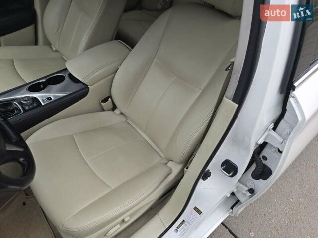 Белый Инфинити Q50, объемом двигателя 3.7 л и пробегом 124 тыс. км за 15500 $, фото 15 на Automoto.ua