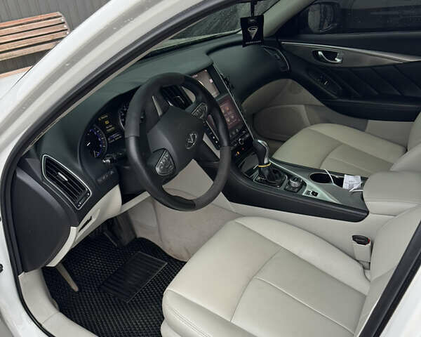 Белый Инфинити Q50, объемом двигателя 3.7 л и пробегом 244 тыс. км за 13000 $, фото 10 на Automoto.ua