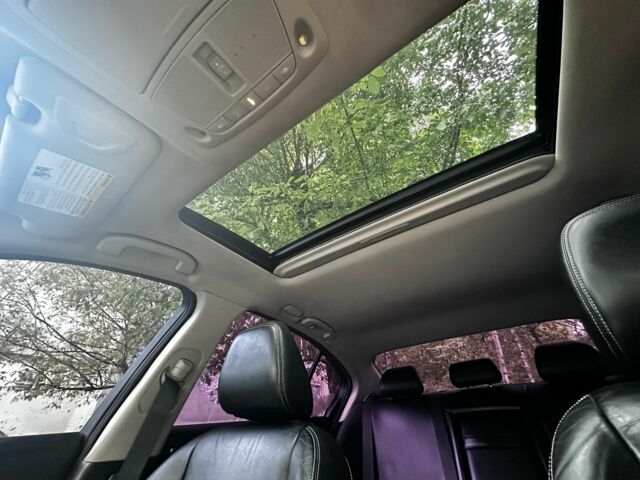 Белый Инфинити Q50, объемом двигателя 3.7 л и пробегом 129 тыс. км за 14000 $, фото 5 на Automoto.ua