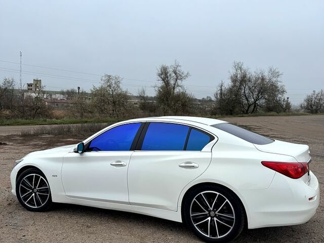 Белый Инфинити Q50, объемом двигателя 2.1 л и пробегом 220 тыс. км за 12999 $, фото 3 на Automoto.ua