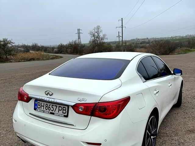Белый Инфинити Q50, объемом двигателя 2.1 л и пробегом 220 тыс. км за 12999 $, фото 2 на Automoto.ua