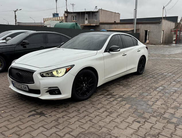 Белый Инфинити Q50, объемом двигателя 3.7 л и пробегом 244 тыс. км за 13000 $, фото 2 на Automoto.ua